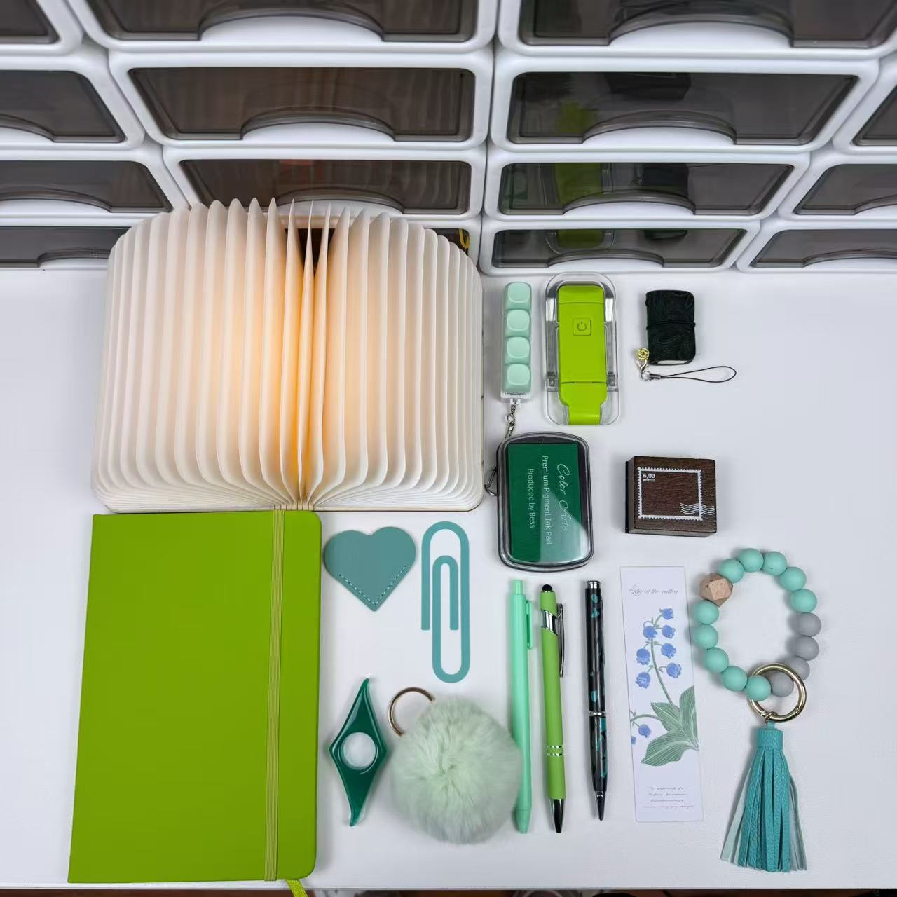 16 pcs Basic bookish bundle